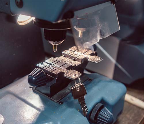 key duplication machine cutting house keys key duplication machine cutting copies of a house key